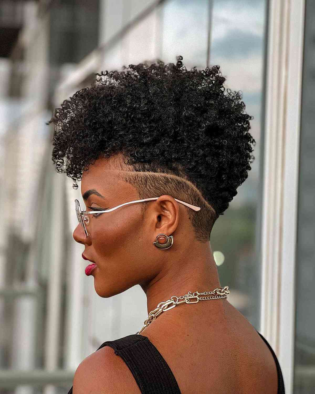 Extremely stylish undercut design that sits low