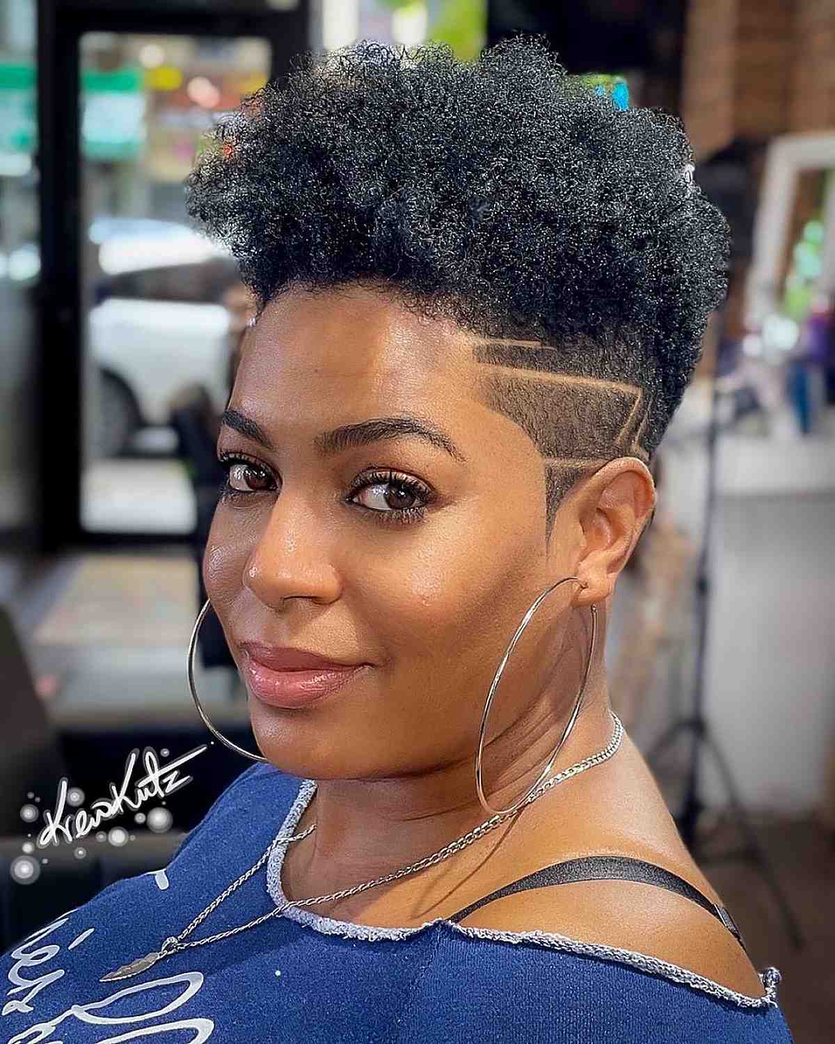 Natural coil patterns on a short hairstyle