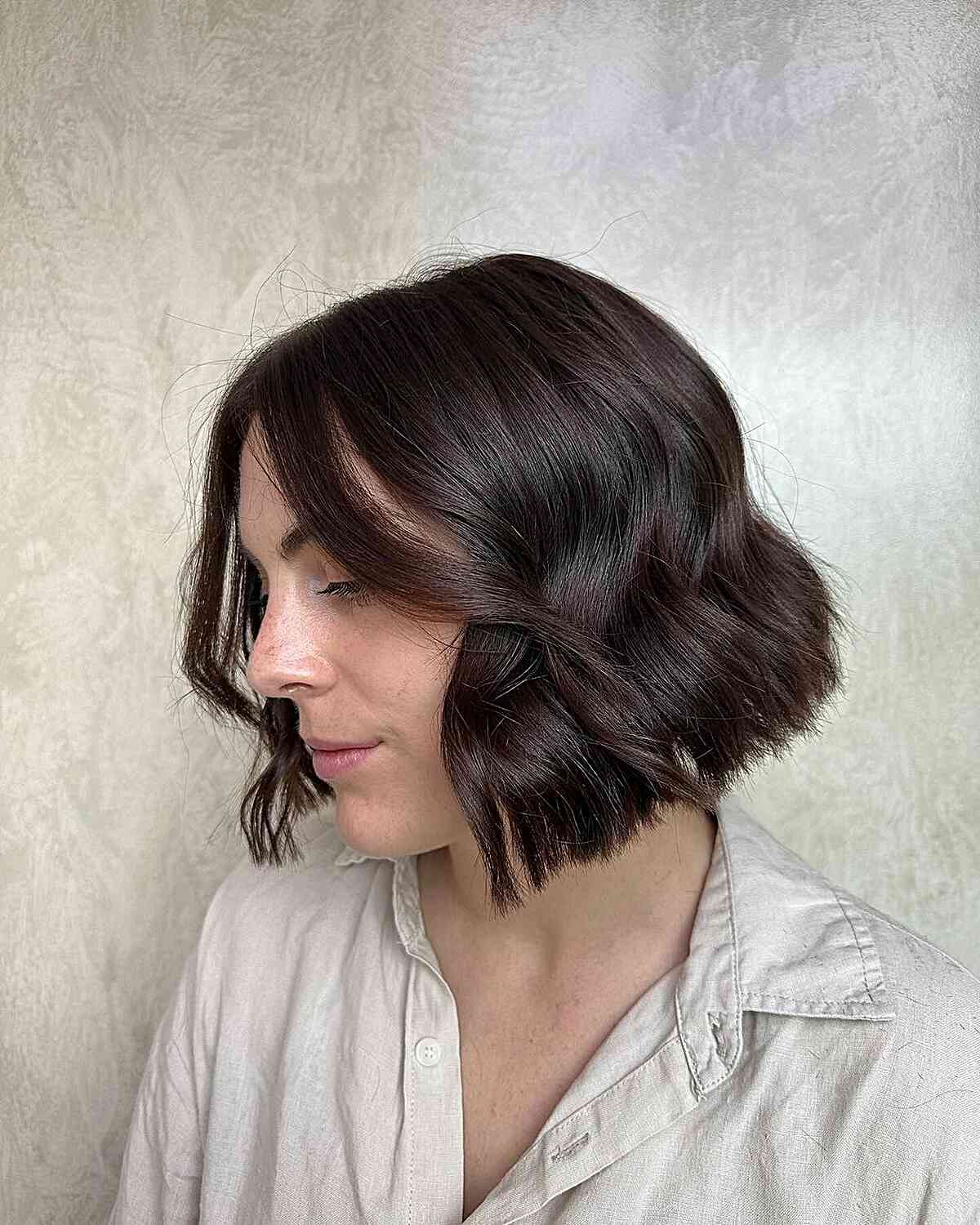 Gentle Waves and Textured Ends in a Bob